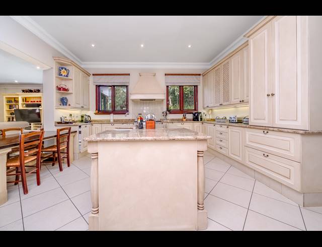 5 BEDROOM HOUSE FOR SALE IN BRYANSTON